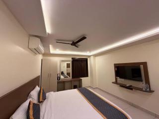 DVR GRAND-AC Rooms - Visakhapatnam - 8