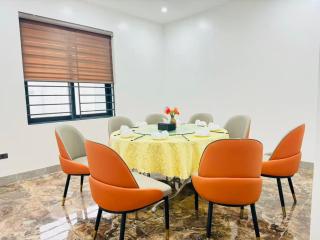 Khách sạn Crown Hotel - 2