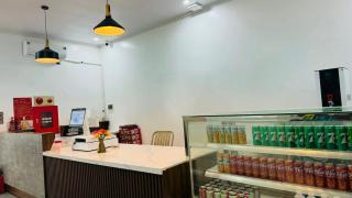 Khách sạn Crown Hotel - 1