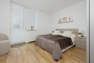 Modern and Bright Apartments with Parking Perfect for Remote Working by Noclegi Renters - 8