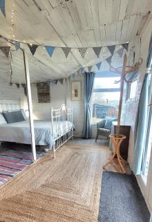 Treguth Glamping Unique Experience - Themed Huts - 4