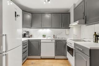 Tromsø Cityfront Mountain View Apartment - 3