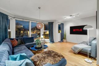 Tromsø Cityfront Mountain View Apartment - 0