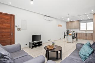 Downtown 2 Bedroom City Flat - 9