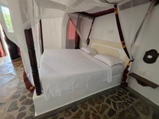 Karibuni, Villa 107, Beachfront Stay with Restaurant, Pool & Bar - 9