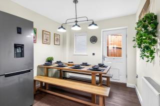 10 Beds l Driveway l 1GBWi-Fi l Pool Table - 2