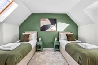 Contractor Ready - Sleep up to 10, 1Gb Wi-Fi, Games Table, Driveway Parking - 3