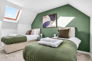 Contractor Ready - Sleep up to 10, 1Gb Wi-Fi, Games Table, Driveway Parking - 8