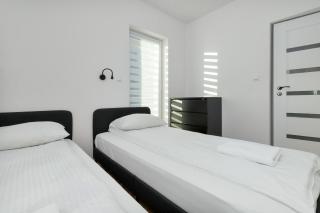 Charming Alice Apartment with Terrace and Garden in Jastrzębia Góra by Noclegi Renters - 7