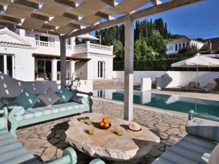 Helios Court Villa - 9