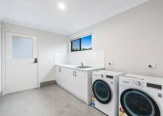 Cozy Sunnybank Base - Unit 3 | Near Shops & Eats - 9