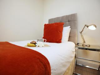 33 Wine Street By N And N Stays, Close to town and Christmas Market, great location for corporate stays, Huge Disc available for long stays, Fast Wifi - 7