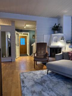 Half of a semi-detached house with 2 bedrooms, 1100 m to city center! - 1