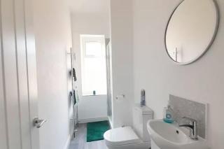 Stylish Ashbourne townhouse near the Peak District and Alton Towers - 6