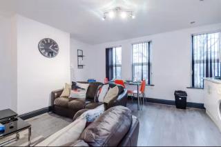 Leeds Urban Escape Bright & Spacious 3BR Stay - 1