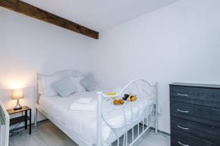 Leeds Urban Escape Bright & Spacious 3BR Stay - 3