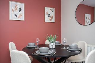 Vacant Nest Cleveland Close Central Parking - 2