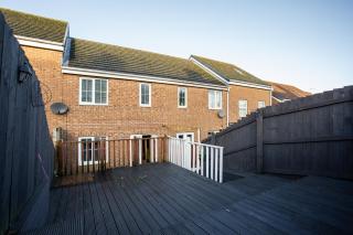 Vacant Nest Cleveland Close Central Parking - 1