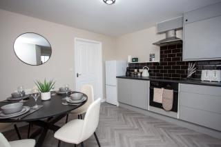 Vacant Nest Cleveland Close Central Parking - 8