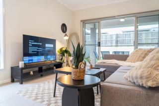 Easy Days & Soft Mornings between BNE City & GC - 9