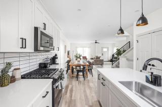 Hot Tub - Gym - Pizza Oven - PS5 - Ping Pong - 2MIN from DT - 7