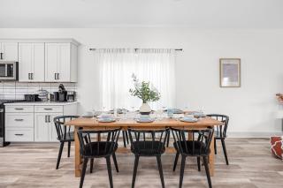 Hot Tub - Gym - Pizza Oven - PS5 - Ping Pong - 2MIN from DT - 6