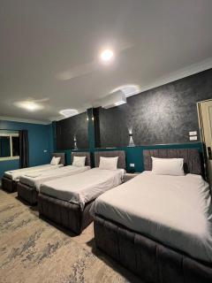 City pyramid inn - 1