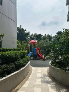 Elivion Staycations in McKinley Hill BGC with Pool near Venice Mall - 8