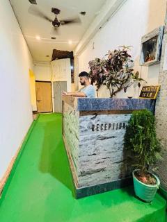 Sri Kedar Khand Guest House - 1