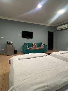 City pyramid inn - 9