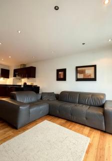 Lowry River Grandview Dual-Balcony Apartment - 3