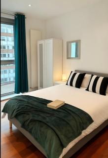 Lowry River Grandview Dual-Balcony Apartment - 1