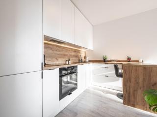 City Park Apartment Free Garage Parking - 8