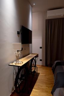 Luxury Art & Chromotherapy Apt-Hospital District4 - 2