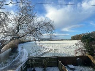 Field View Spacious 2-bed, Parking, Workspace, Countryside Walks - 3