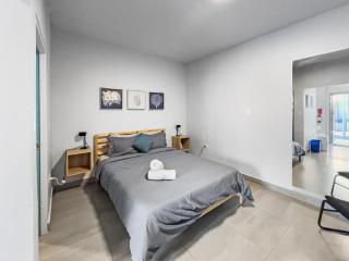 Aquabella House 8 Unit House Sleeps 22 With Pool - San Juan - 1