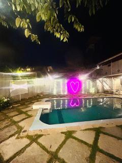 Wistaria Luxury Resort With Pool - 9