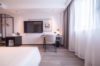 Atour Hotel Wuhan Optics Valley Square Yangjia Bay - 2