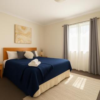 Modern Canal Apartment, Walk to Beach, Cafes,Foreshore Pool, Spa - 6