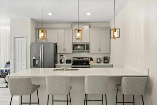 5 Bedrooms 4 Bathrooms Storey Lake 4814 Rc - 2