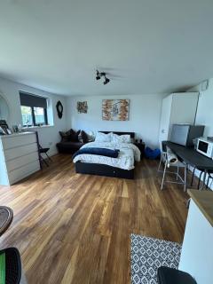 Cosy Garden Studio, close to Central and Wembley - 2