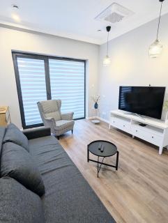 City Center Gem Huge Patio, AC & Modern Design - 9