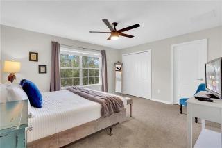 4 Bedrooms 3 Bathrooms Storey Lake 4827 Ct - 2