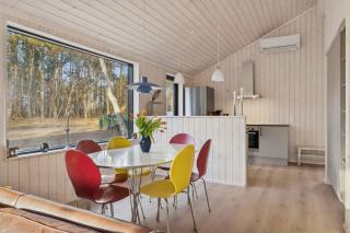 New, Bright Holiday Home Close To The Beach - 3