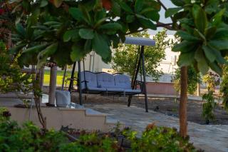 Private Home Gardens & Pools, Complementary tours and experiences inclusive - 4