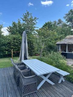 Holiday Home With Outdoor Pool, Great Location - 2
