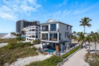 Luxury Gulf-Front Sanctuary, Private Pool, Spa and Walk to Downtown - 9