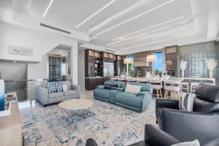 Luxury Gulf-Front Sanctuary, Private Pool, Spa and Walk to Downtown - 4