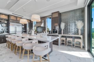 Luxury Gulf-Front Sanctuary, Private Pool, Spa and Walk to Downtown - 1