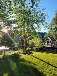 Elegant Cottage Rental on Banks of Trinity River, California - 1